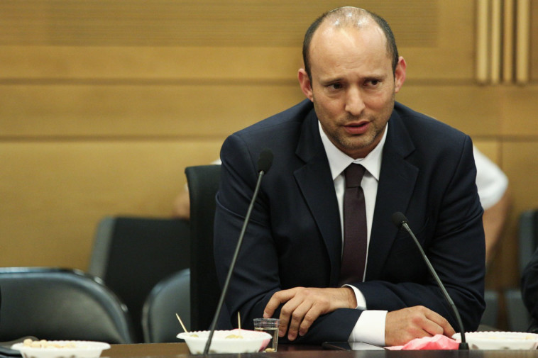 החליף בדיחות. בנט. צילום: יונתן זינדל, פלאש 90