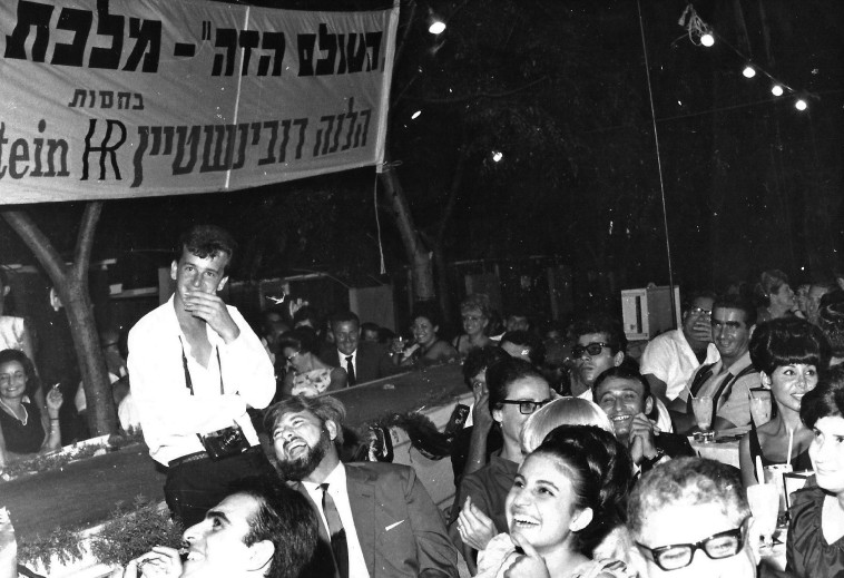  נתן זהבי ואורי אבנרי בתחרות מלכת המים של &quot;העולם הזה&quot; 