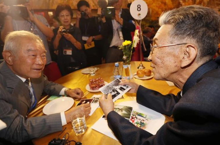 איחוד משפחות מרגש בקוריאה הצפונית והדרומית. צילום: רויטרס