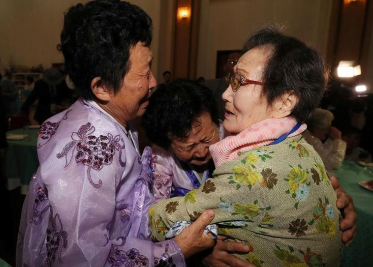 איחוד משפחות מרגש בקוריאה הצפונית והדרומית. צילום: רויטרס