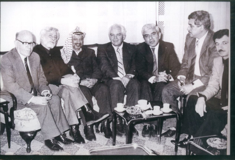 אבנרי וערפאת. צילום: אלי דסה