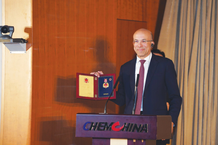 ליכטנשטיין מקבל פרס מפעל חיים. צילום: יח&quot;צ