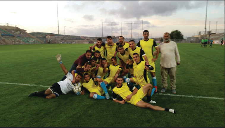 אחמד אגאבריה ושחקני בית&quot;ר אום אל פאחם. &quot;הרבה יהודים מגיעים לעיר&quot;