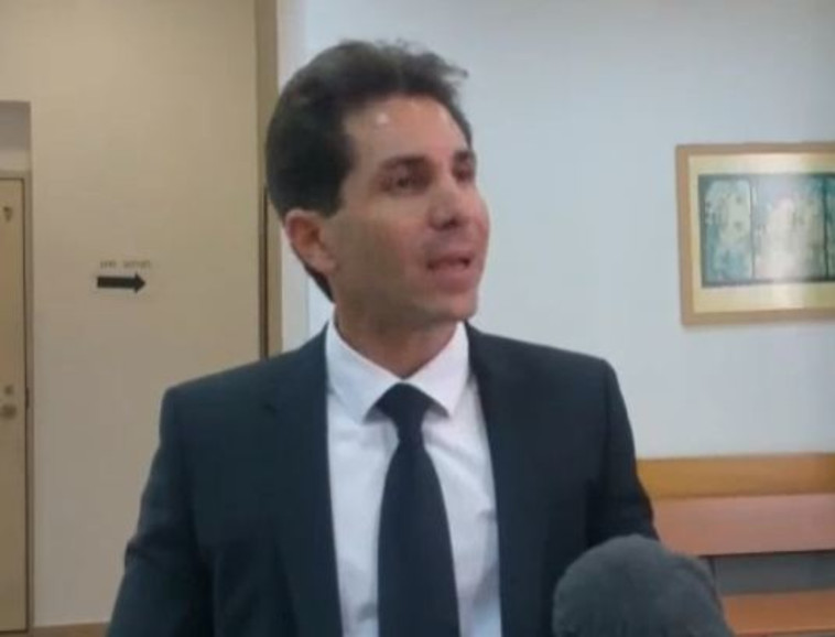 עו&quot;ד אבי עמר. צילום מסך חדשות 10