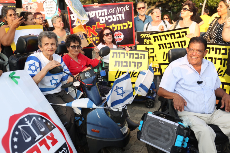 מחאת הנכים בתל אביב. &quot;הממשלה העבירה חוק שכלל העלאה קטנה בלבד ממה שהובטח&quot;. צילום: אריאל בשור