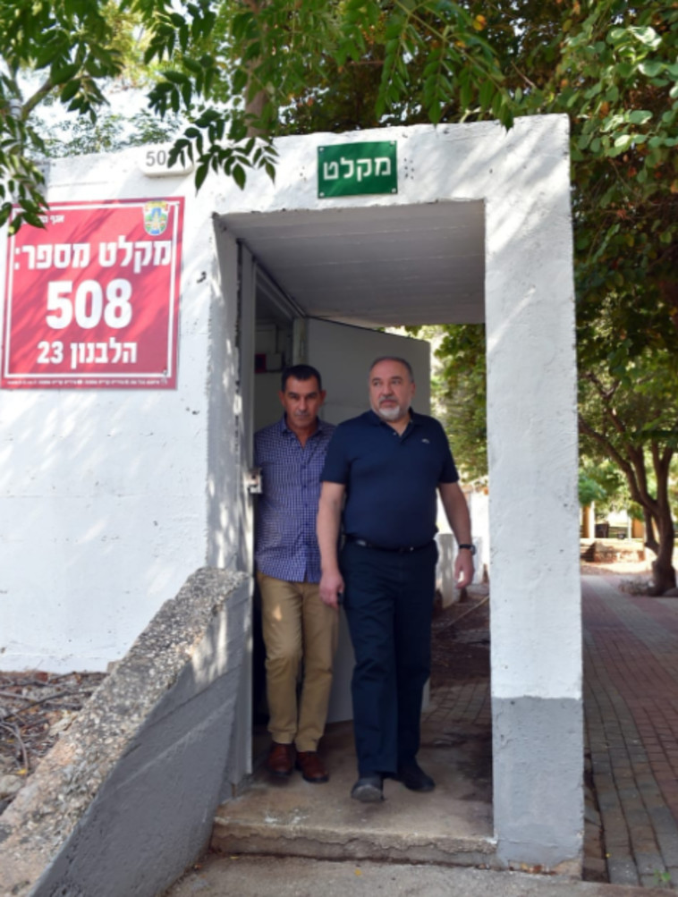 ליברמן בגבול הצפון. צילום:  אריאל חרמוני, משרד הביטחון.