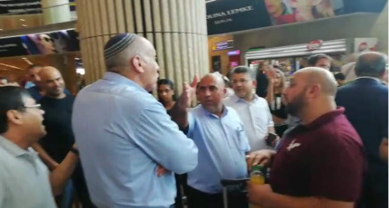 ח"כ מוטי יוגב מתעמת עם חברי הרשימה המשותפת. צילום מסך ח"כ מוטי יוגב מתעמת עם חברי הרשימה המשותפת. צילום מסך