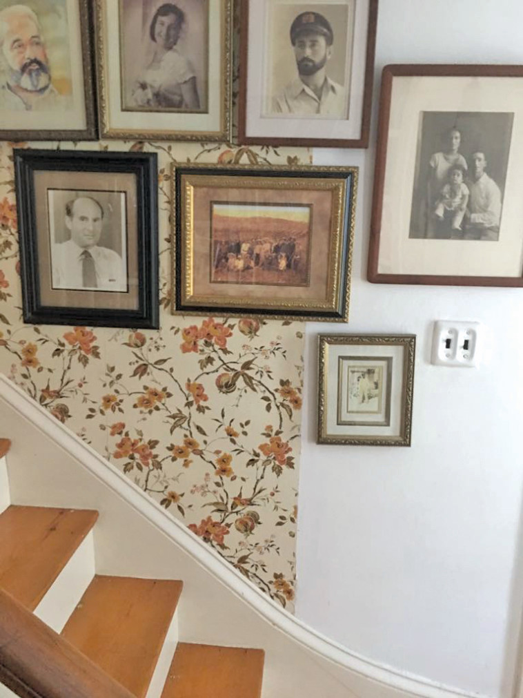 "זה איננו, ואני מתגעגע לשם". דיוקן משפחתי. פרטי "זה איננו, ואני מתגעגע לשם". דיוקן משפחתי. פרטי