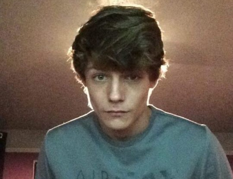 קילל את אימו כשהגישה לו סלט. קאלום פוליי, פייסבוק