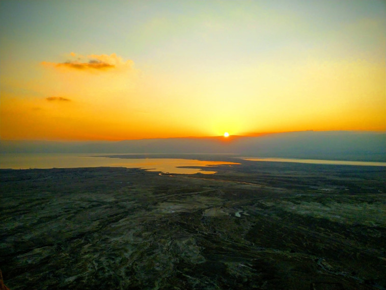 הזריחה הראשונה של השנה החדשה. צילום: נעה גורדון, רשות שמורות הטבע והגנים הזריחה הראשונה של השנה החדשה. צילום: נעה גורדון, רשות שמורות הטבע והגנים
