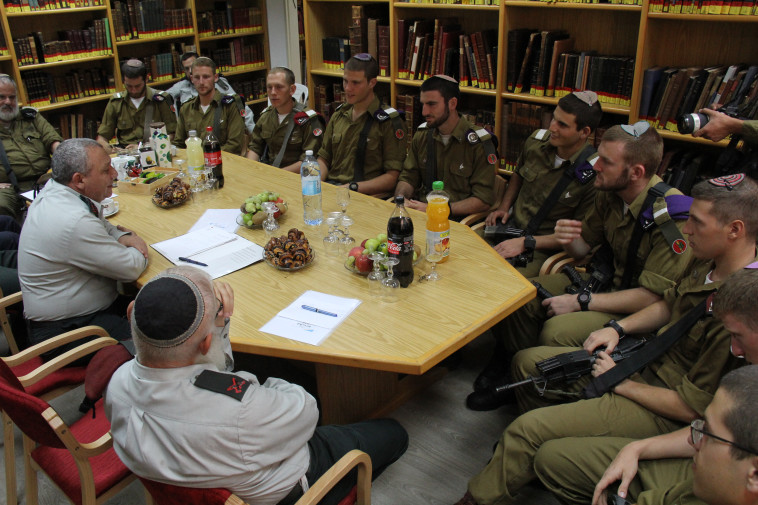 הרמטכ&quot;ל בישיבת הר עציון. צילום: עידו כהן 