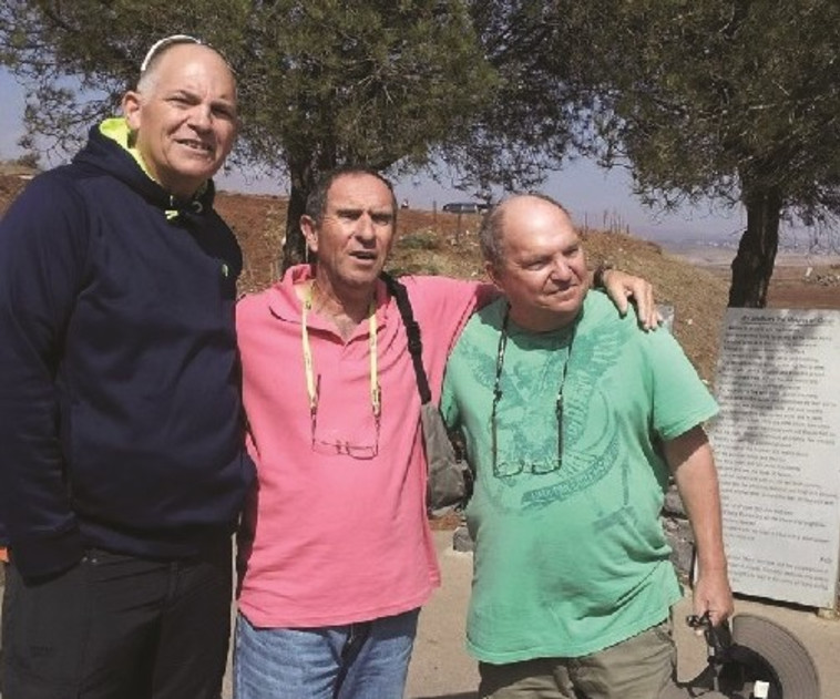 אבישי פרלוביץ, שאול אביר ורמי סווט באנדרטת גדוד 77 ברמת הגולן. &quot;היכל גבורה ותהילה ללוחמים ולמשפחות&quot;