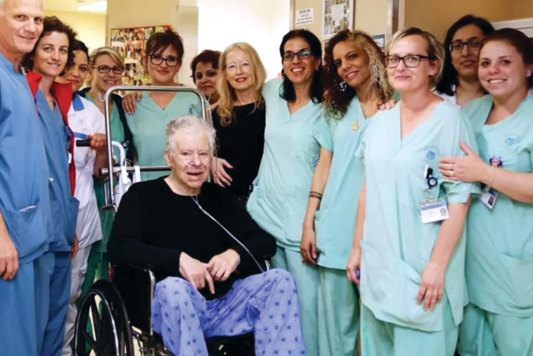 יצחק קלפטר בבית חולים. צלם : ליאור צור, איכילוב 