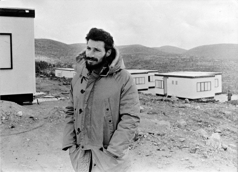 קצובר באלון מורה, 1980. צילום: עמוס לבב