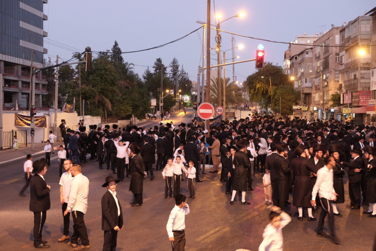 עשרות אלפים בבני ברק. צילום: ניר קידר