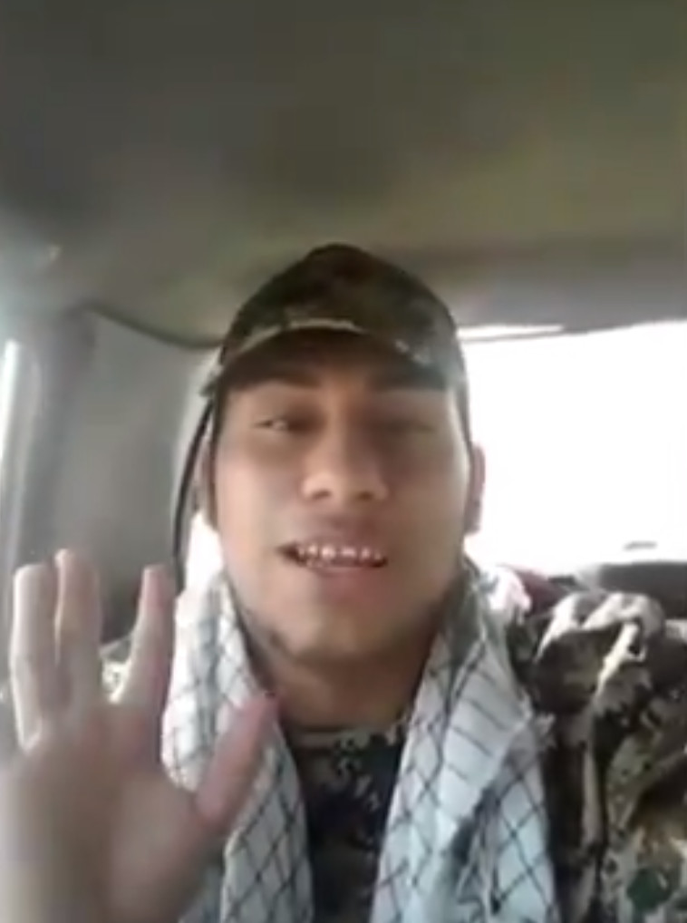 אחד המחבלים לכאורה, בדרכו לפיגוע באיראן. צילום מסך