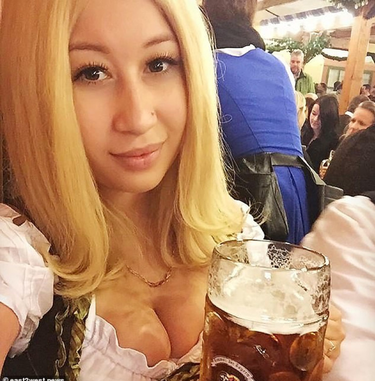 אהבה את האייפון שלה. ריטה שמייבה