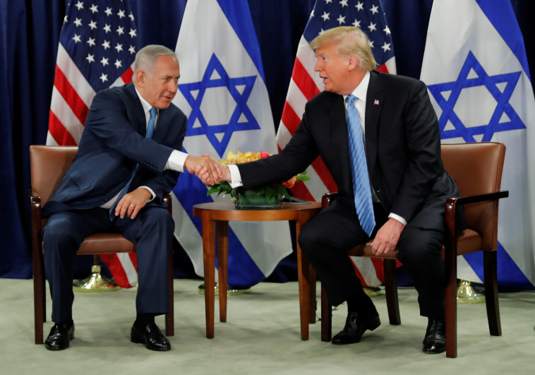 נתניהו וטראמפ. "דיל המאה" האמיתי מבחינת רה"מ הוא לא זה שנשיא ארה"ב מציע. צילום: רויטרס נתניהו וטראמפ. "דיל המאה" האמיתי מבחינת רה"מ הוא לא זה שנשיא ארה"ב מציע. צילום: רויטרס