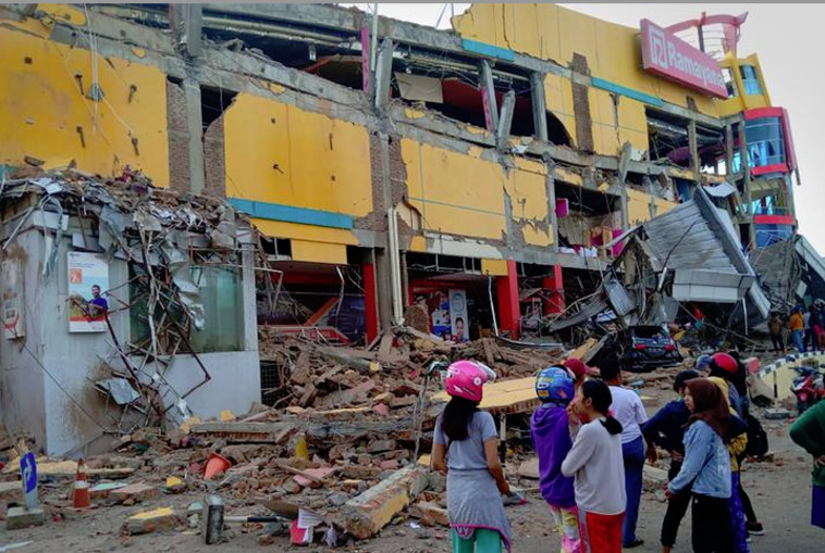 הריסות הצונאמי באינדונזיה. צילום: רויטרס