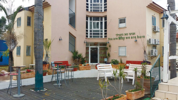 כפר הנוער נווה יהודה. &quot;אנחנו כאן בשבילך&quot;. צילום: המפעל להכשרת ילדי ישראל