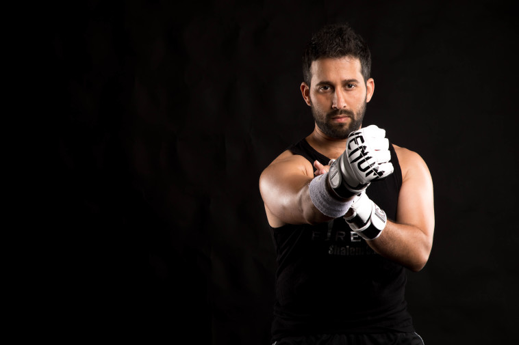 שלום סלטו. &quot;אני מפוצץ בטלפונים עכשיו&quot;. צילום: מעיין כהן