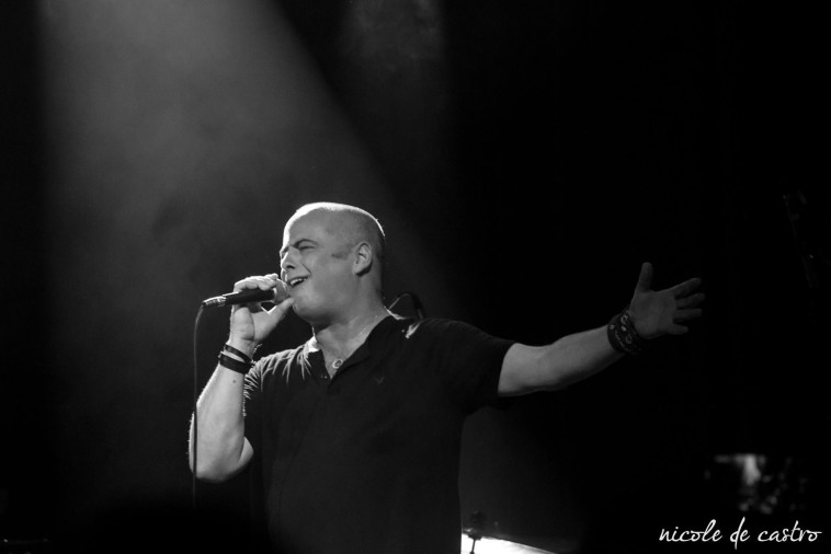 הזמר אדם. צלם : ניקול דה קסטרו, יח&quot;צ 