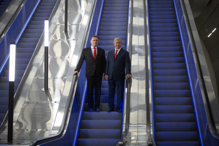 הפחתה משמעותית של הרכבות המחברות בין הגליל המערבי למרכז הארץ. נתניהו וכ"ץ בחניכת הקו בירושלים. צילום: נועם רבקין פנטון, פלאש 90 