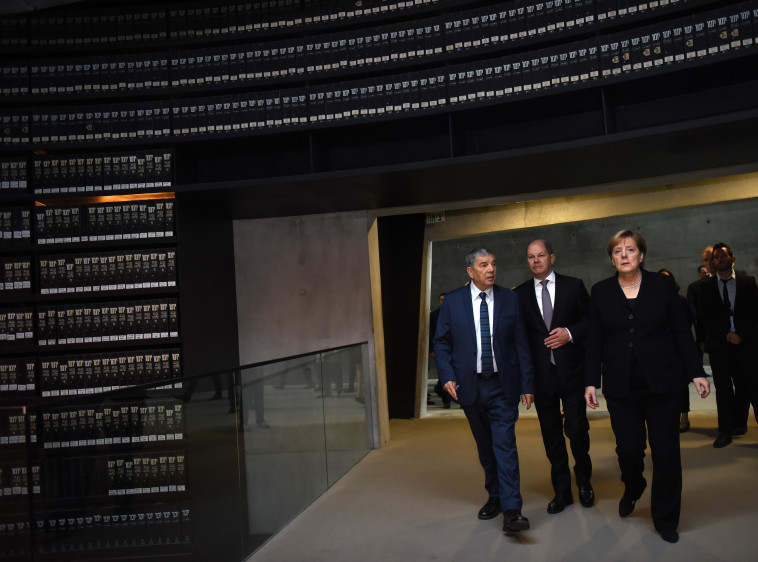 אנגלה מרקל מבקרת ביד ושם. קרדיט: AFP