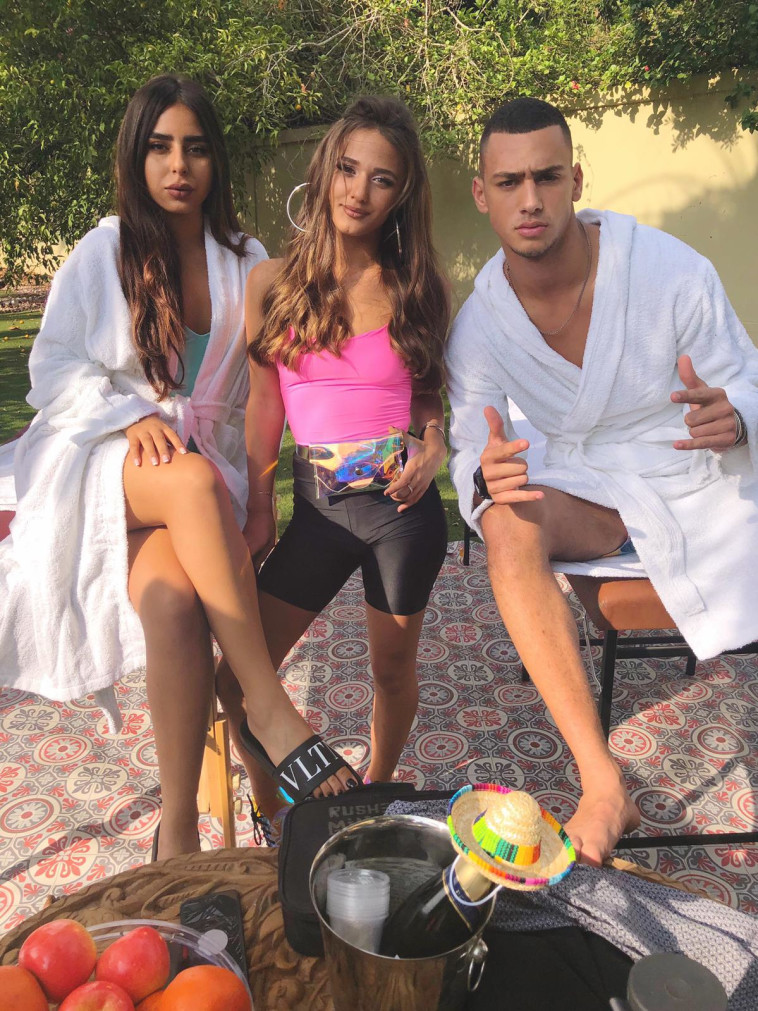 עדן בן זקן. קרדיטים: Makeup @adrianhamias Hair @daniel_shirman Styling @simabendavid Outfit @mori.bymor