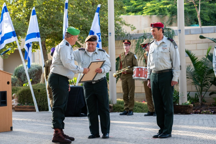 הענקת האות לאוגדת עזה. צילום: דובר צה&quot;ל