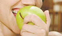 אכילת תפוח