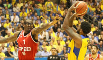 אמארה סטודמאייר מנסה לעצור את די ג