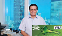 מנכ"ל דיסקונט רוני פלד וכרטיס מפתח דיסקונט