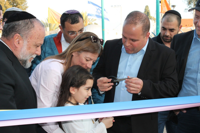 תומר גלאם, נורית וליאב דאבוש ויצחק כהן