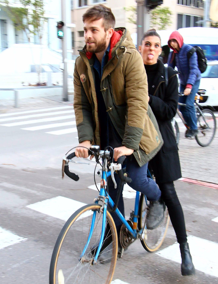 פוזות על האופן! ברנע מדווש