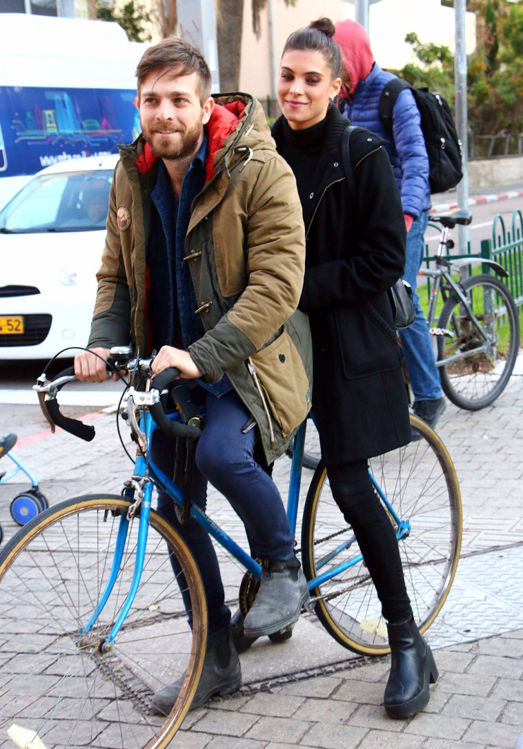 נבוכים? קצת! ברנע ומנקס