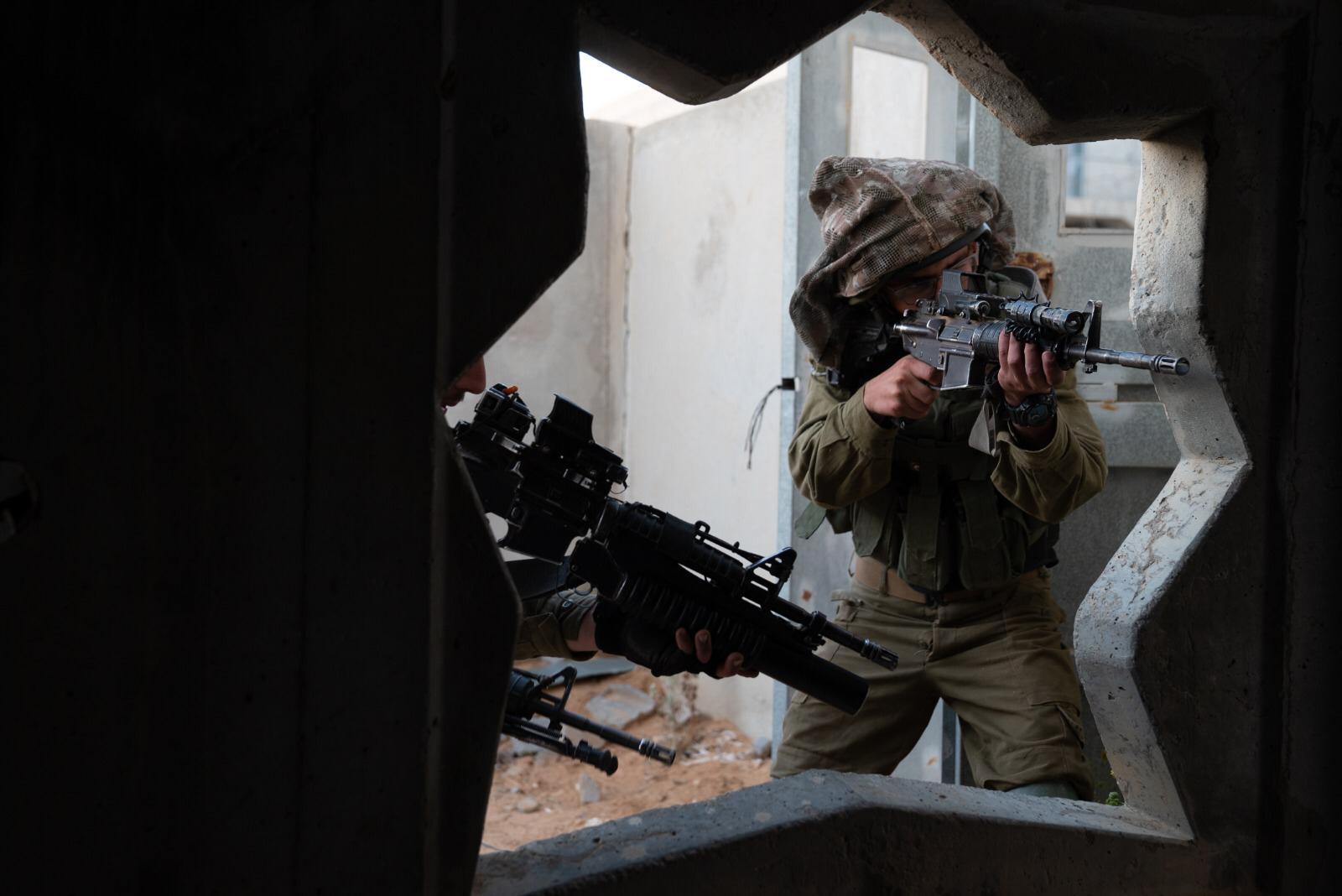 מתרגלים לחימה בשטח בנוי. צילום: דובר צה&quot;ל