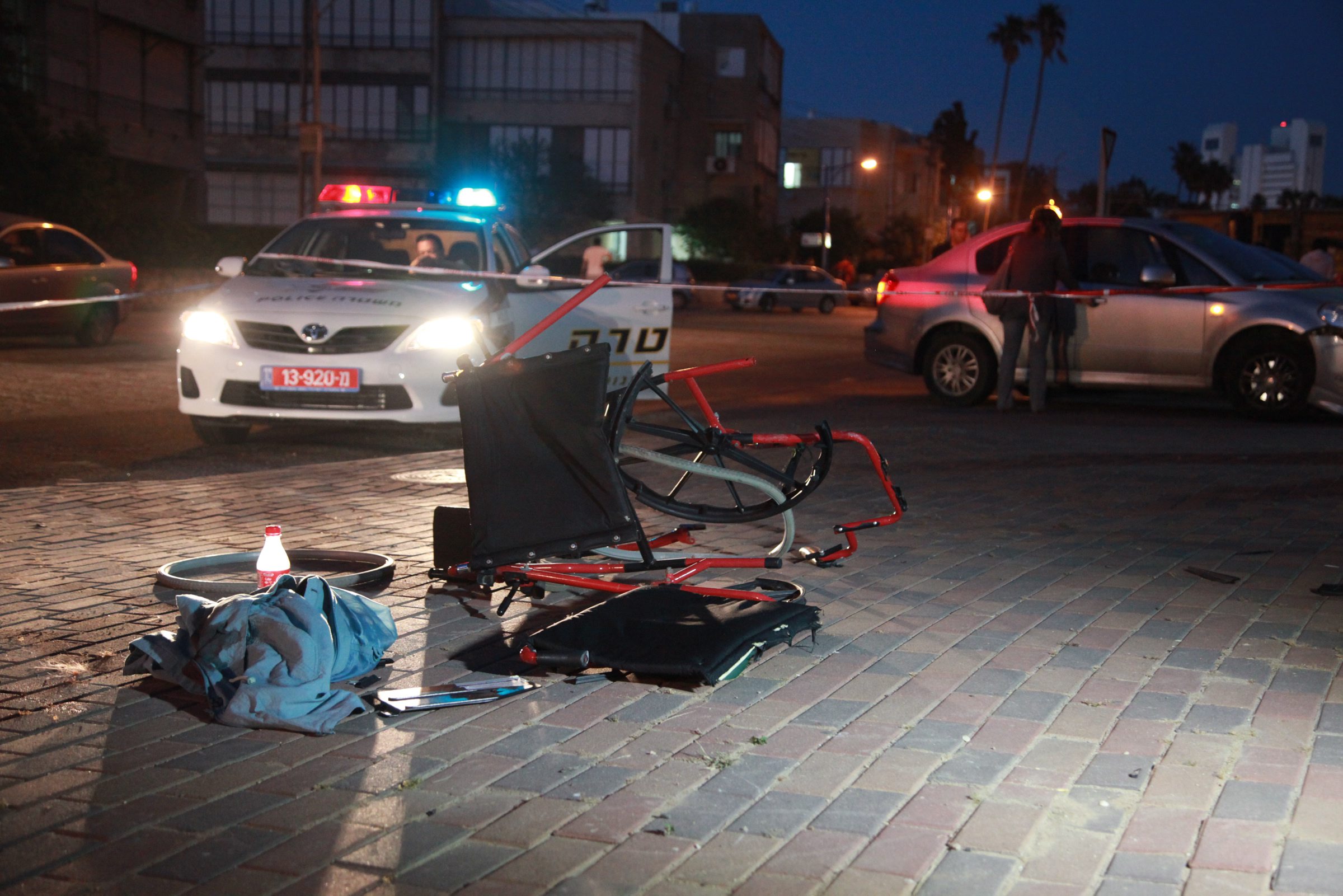 דריסת קשישה על כיסא גלגלים. צילום: מקס ילינסון