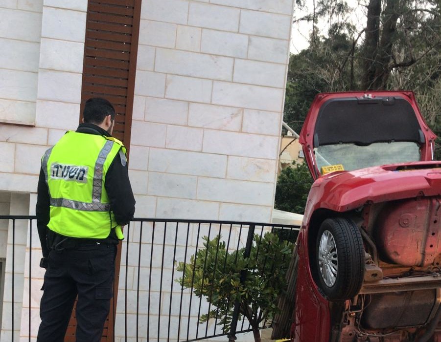 הרכב ש&quot;התרסק&quot;. צילום: דוברות המשטרה