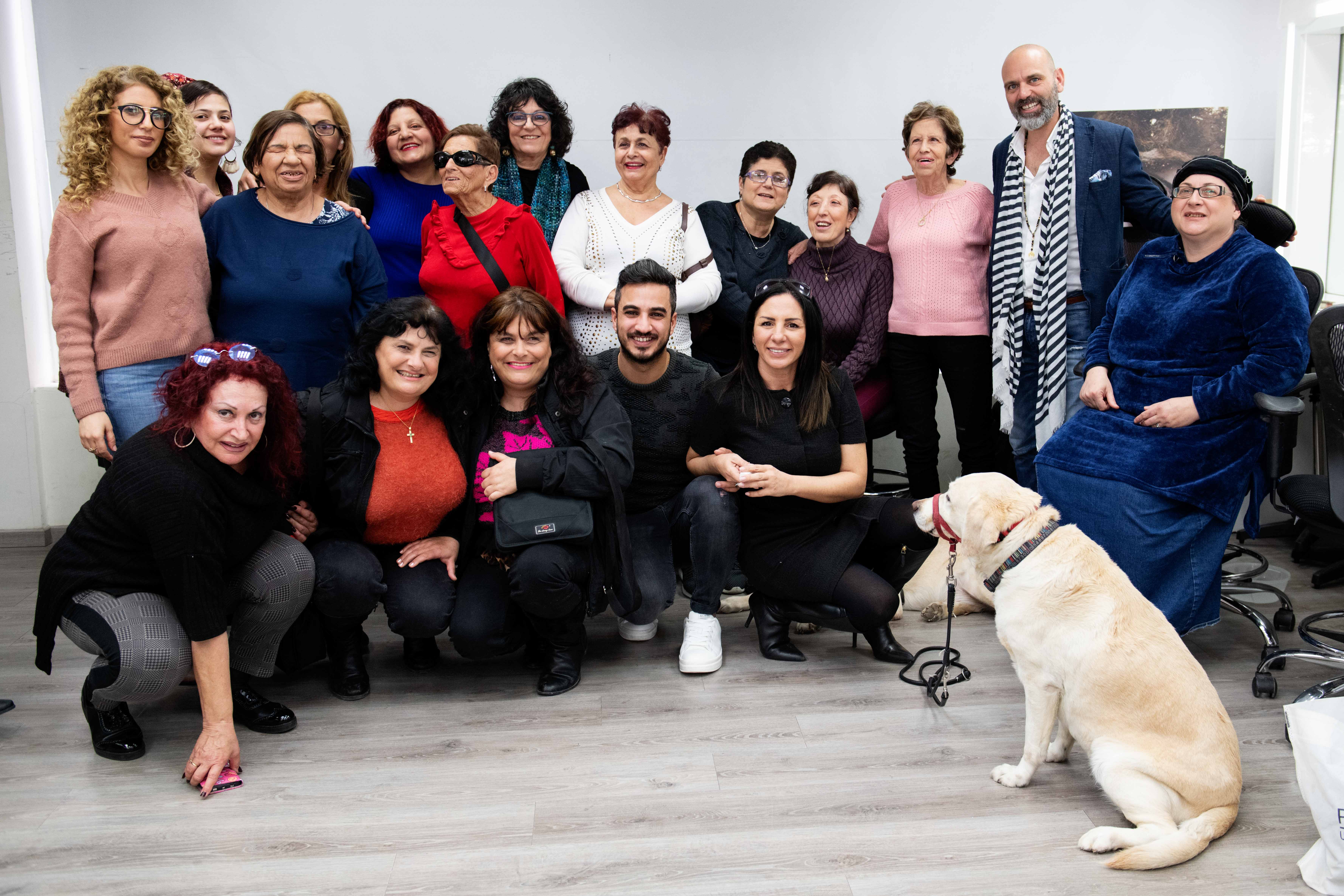 קורס איפור ללקויות הראייה. צילום: שגיב גונן