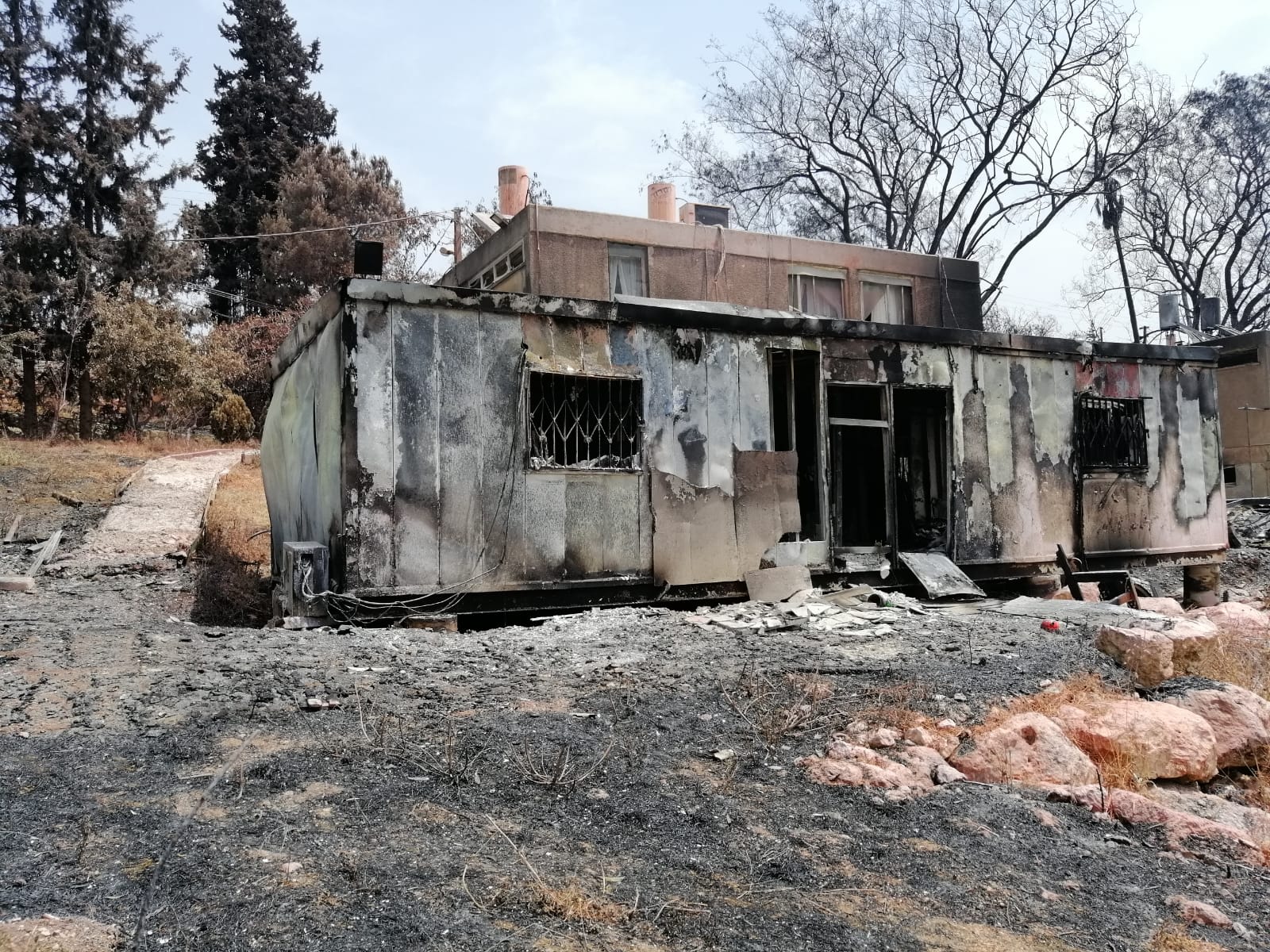 הבית לאחר השריפה.