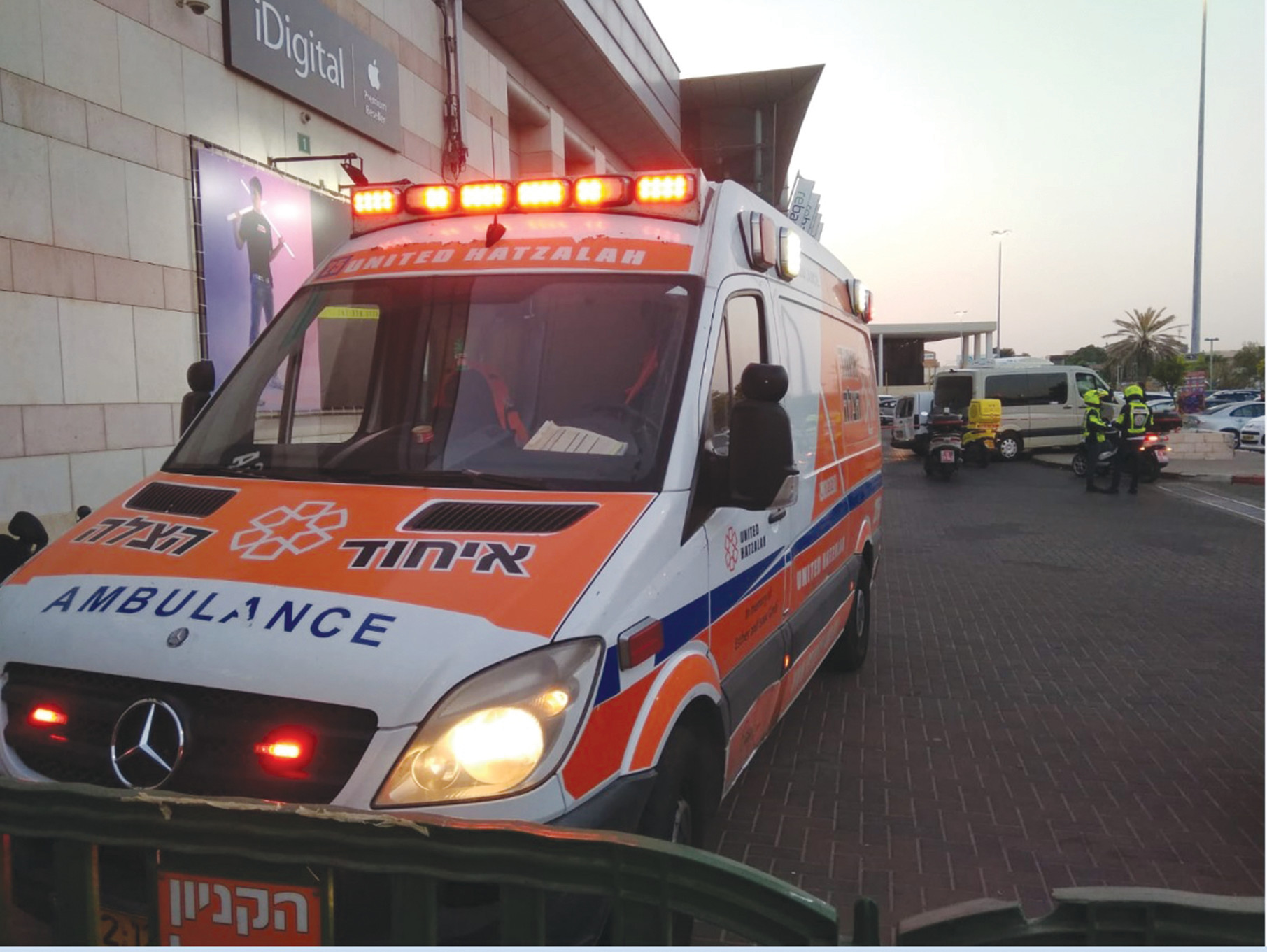 זירת התאונה בפתח תקווה. צילום: דוברות איחוד הצלה