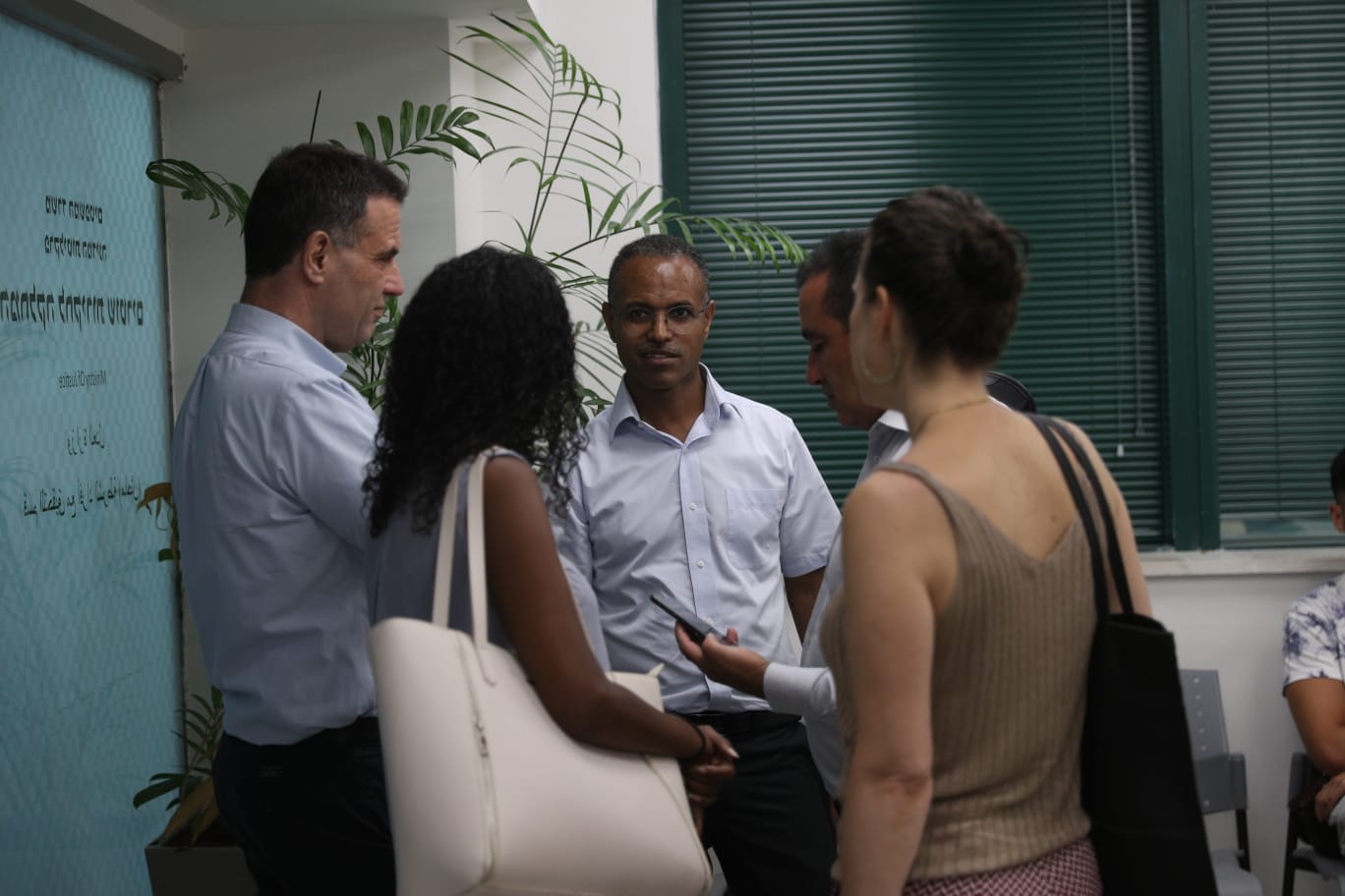 משפחת טקה במח&quot;ש. צילום: יונתן זינדל, פלאש 90