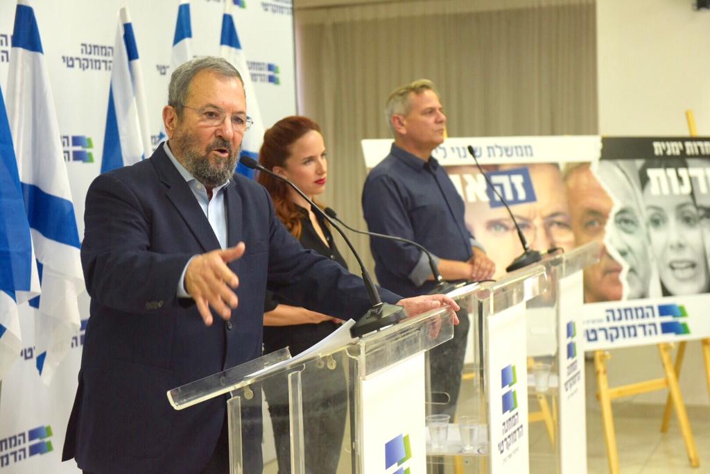 הקמת המחנה הדמוקרטי. צילום: אבשלום ששוני