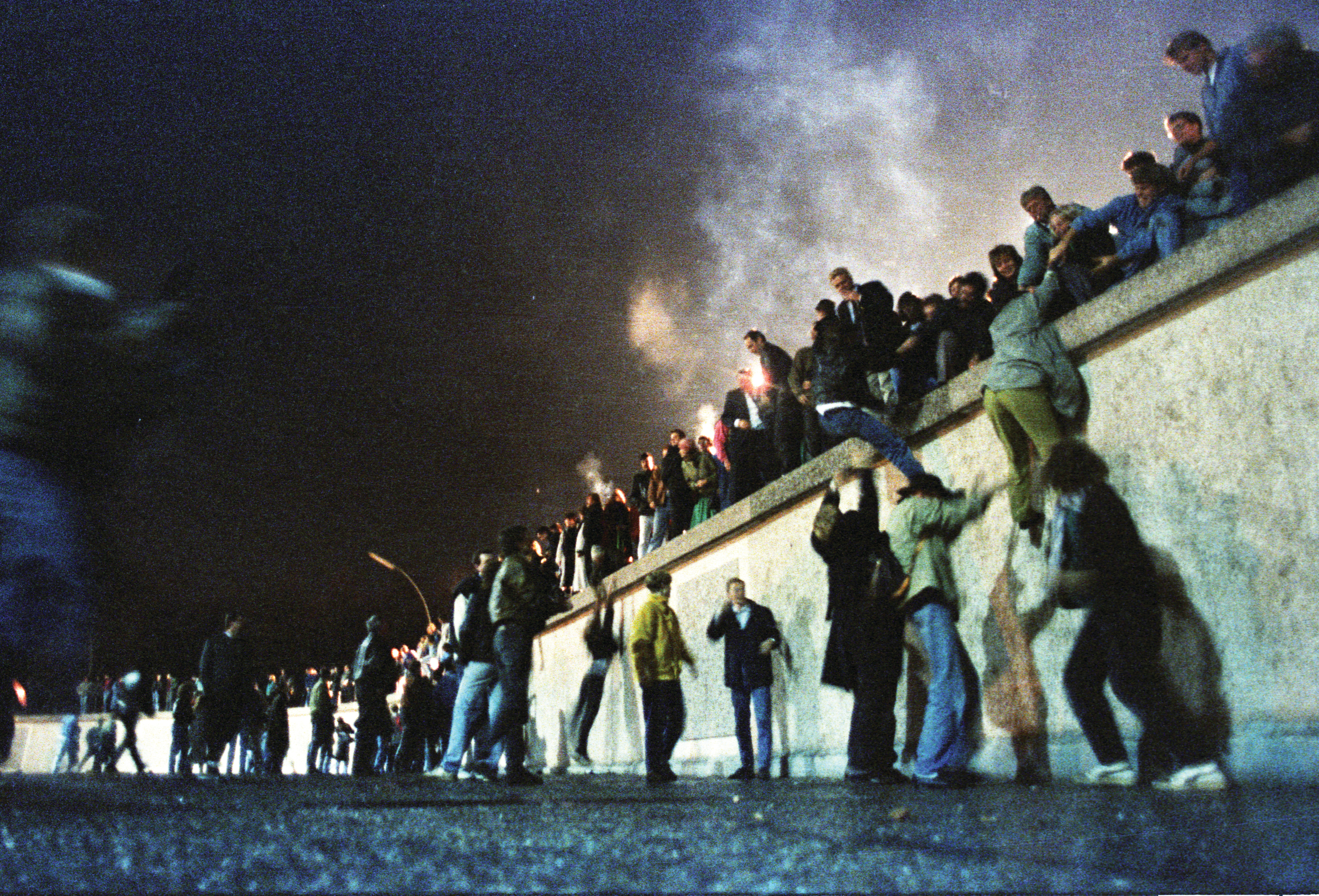 נפילת חומת ברלין. צילום: רויטרס