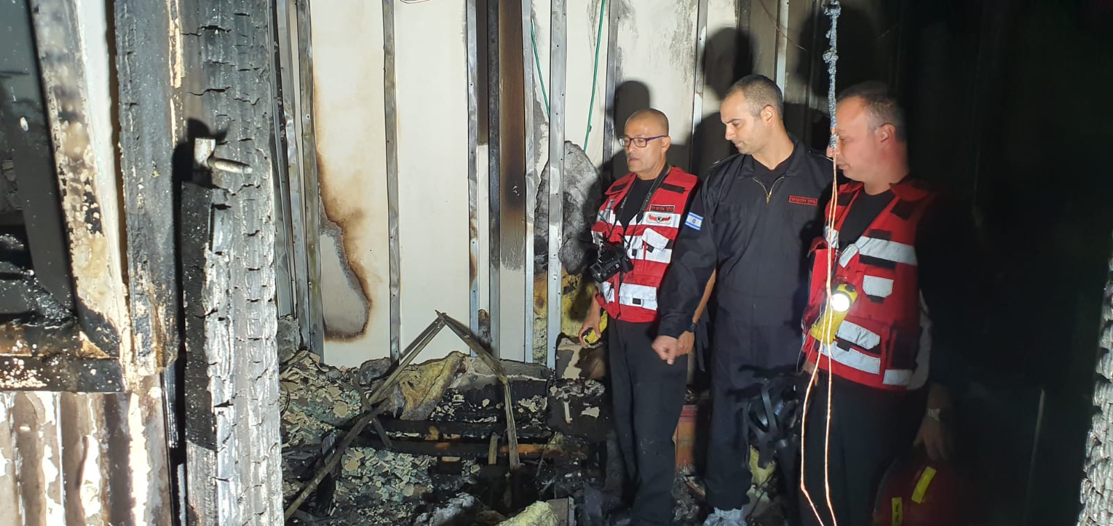 שריפה בדירה בנתניה. צילום: כבאות והצלה לישראל