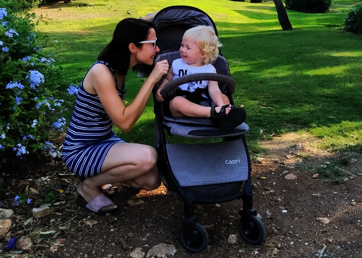 אריה ז&quot;ל עם אימו, נטליה. צילום באדיבות המשפחה