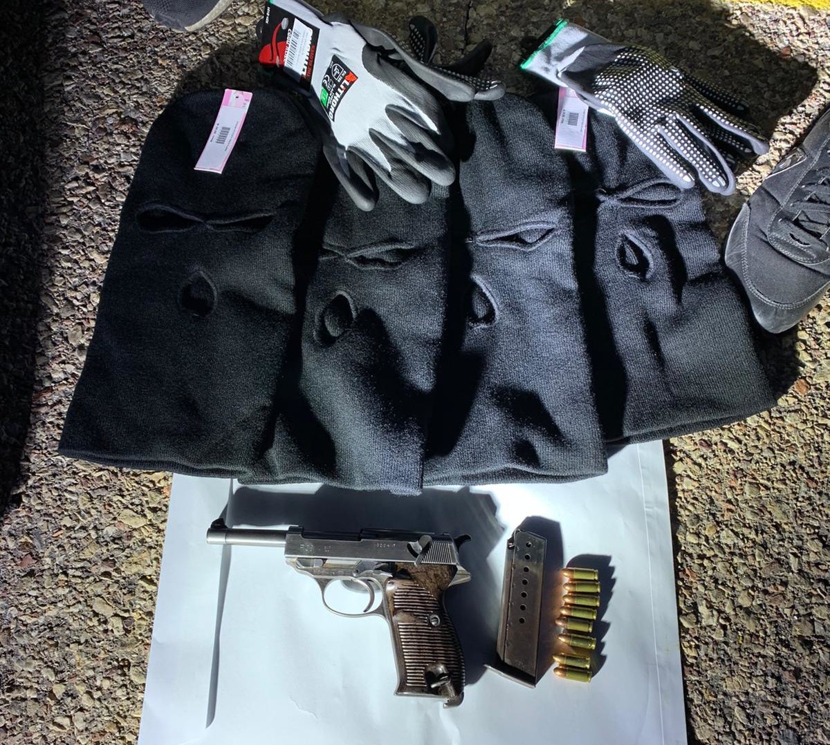 הציוד שנתפס במהלך המעצר. צילום: דוברות המשטרה