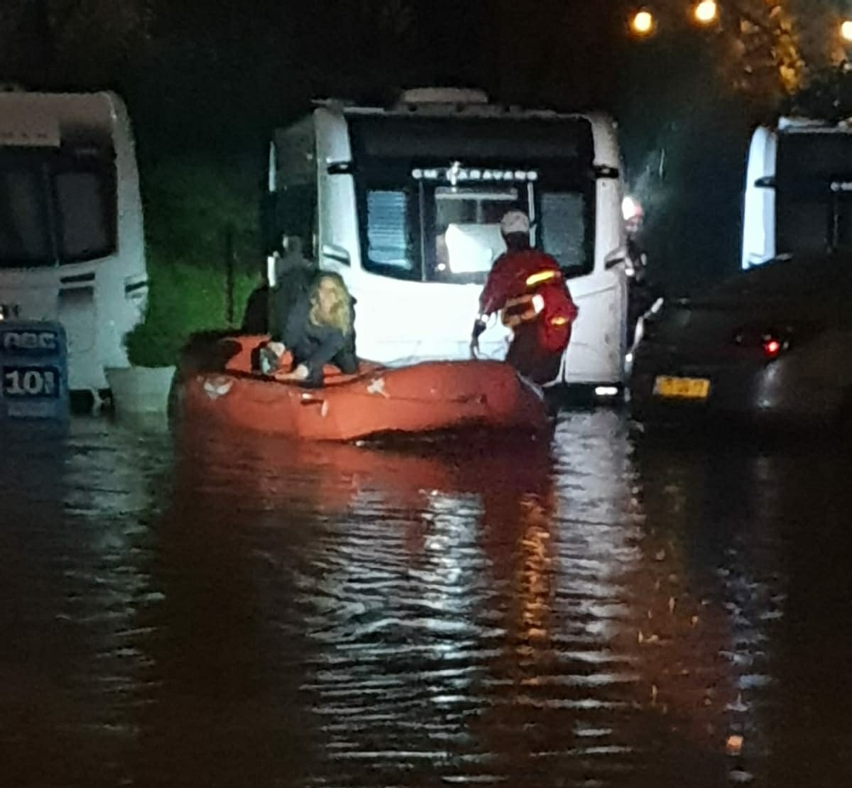 חילוץ לכודים סמוך לנחל הדר. צילום: כב&quot;ה השרון