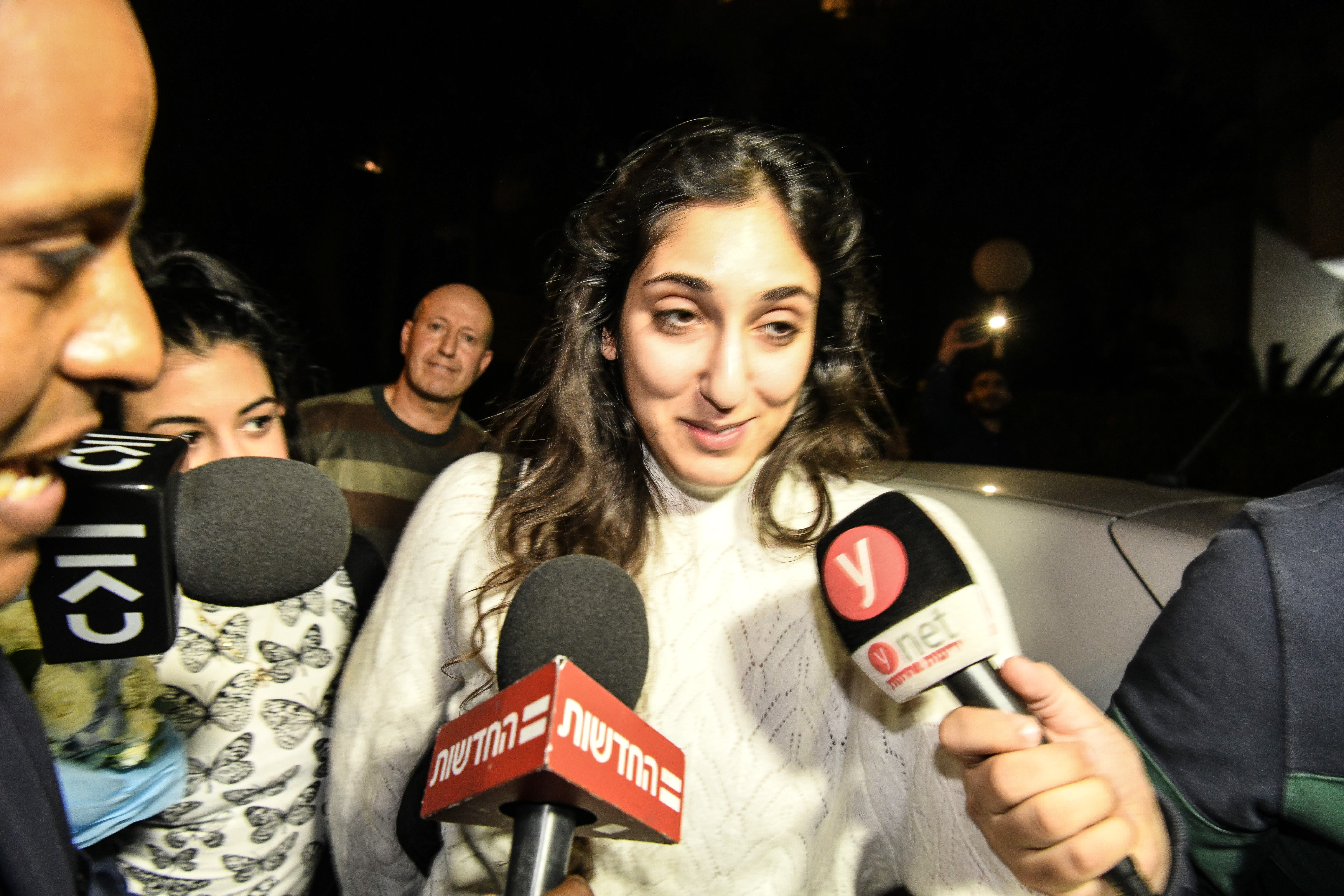 נעמה יששכר בחזרתה ארצה. צילום: מאיר וקנין, פלאש 90